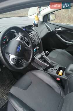 Хэтчбек Ford Focus 2011 в 