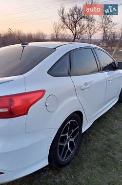 Седан Ford Focus 2015 в 