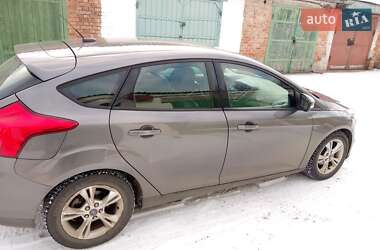 Хэтчбек Ford Focus 2012 в 