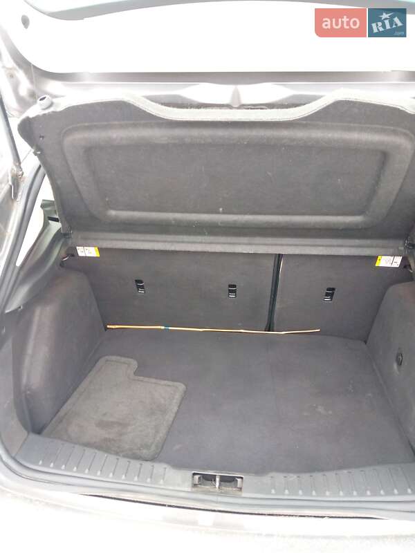 Хэтчбек Ford Focus 2012 в Ватутино