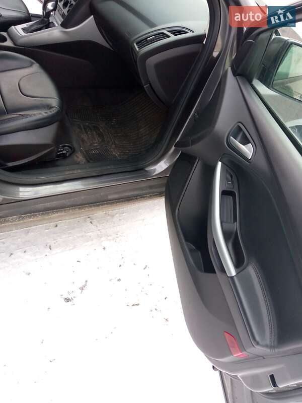 Хэтчбек Ford Focus 2012 в Ватутино
