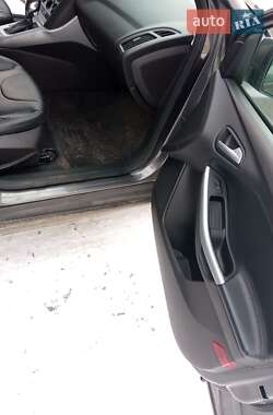 Хэтчбек Ford Focus 2012 в 