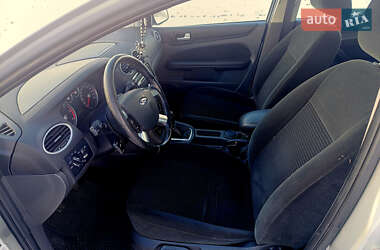 Хетчбек Ford Focus 2005 в Ромнах