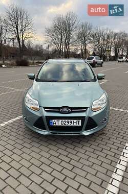 Хэтчбек Ford Focus 2012 в 