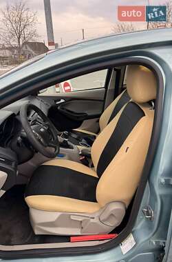 Хэтчбек Ford Focus 2012 в 