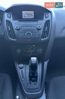Седан Ford Focus 2015 в 