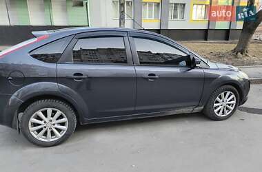 Хэтчбек Ford Focus 2011 в 