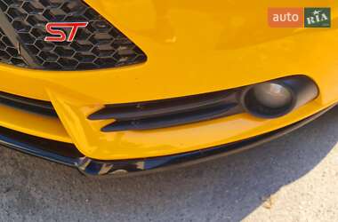 Хэтчбек Ford Focus 2013 в 