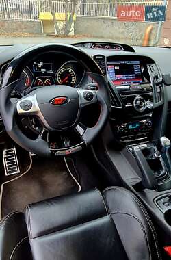 Хэтчбек Ford Focus 2013 в 