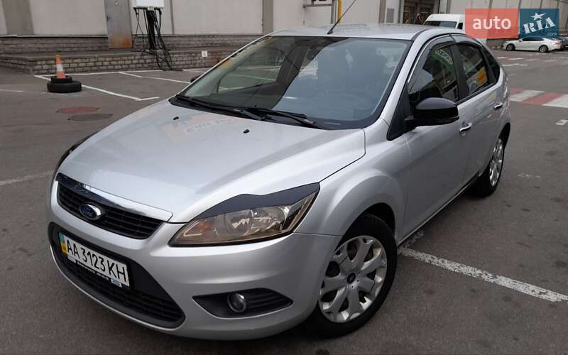 Хэтчбек Ford Focus 2010 в 