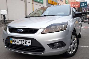 Хэтчбек Ford Focus 2010 в 