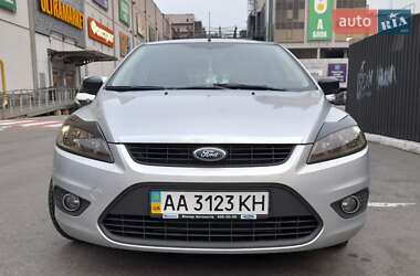 Хэтчбек Ford Focus 2010 в 