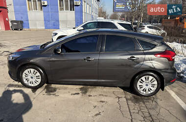 Хэтчбек Ford Focus 2015 в 