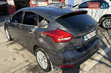 Хэтчбек Ford Focus 2015 в 
