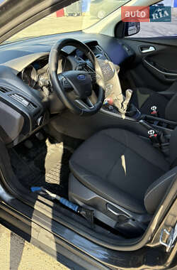 Хэтчбек Ford Focus 2015 в 