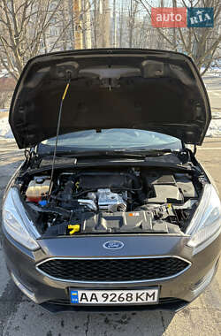 Хэтчбек Ford Focus 2015 в 