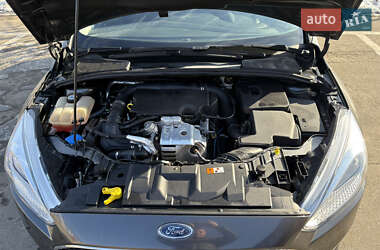Хэтчбек Ford Focus 2015 в 