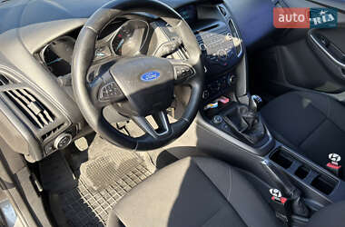Хэтчбек Ford Focus 2015 в 
