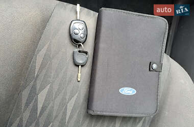 Хэтчбек Ford Focus 2001 в 