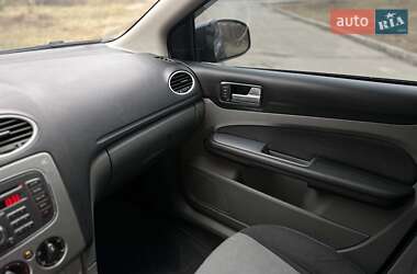 Хетчбек Ford Focus 2011 в 
