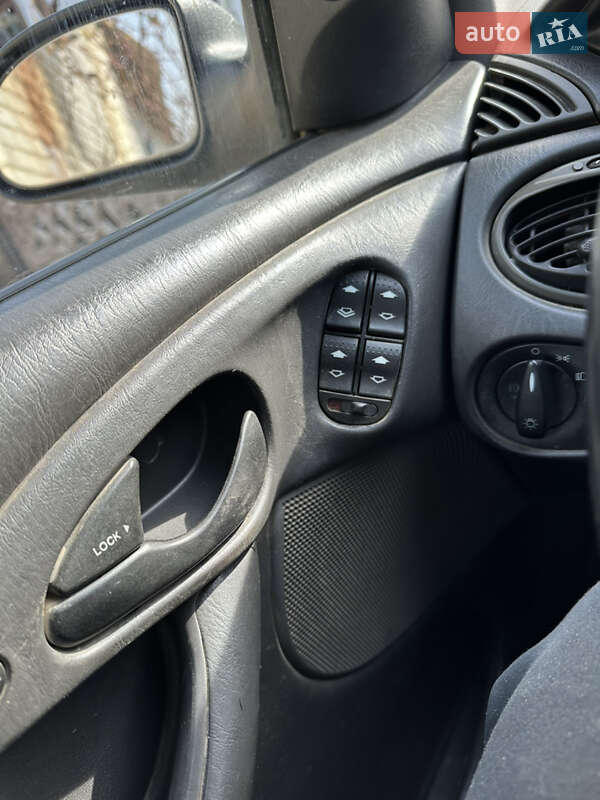 Седан Ford Focus 2001 в Херсоне