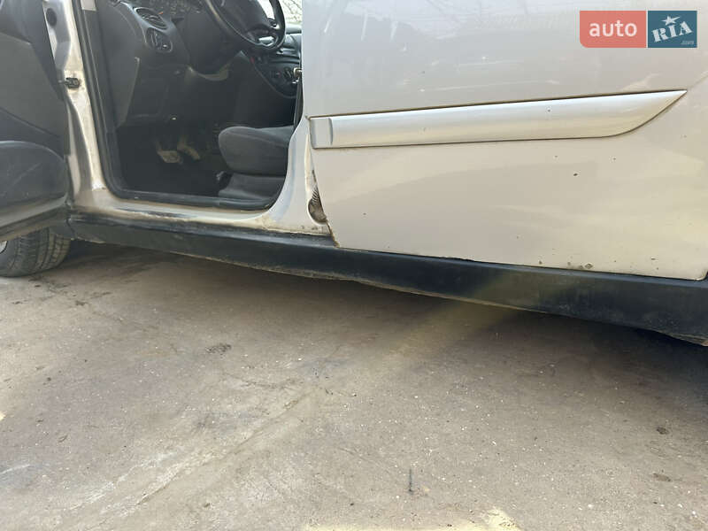 Седан Ford Focus 2001 в Херсоне