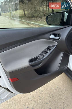 Хэтчбек Ford Focus 2013 в 