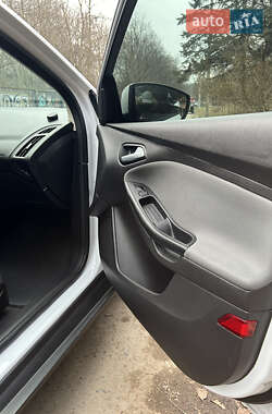 Хэтчбек Ford Focus 2013 в 