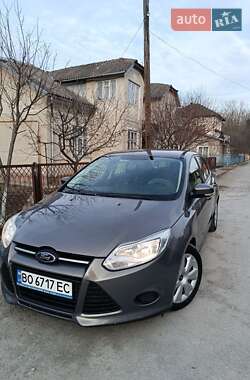 Хэтчбек Ford Focus 2011 в 
