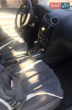 Хэтчбек Ford Focus 2006 в 