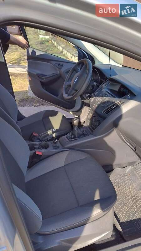 Хэтчбек Ford Focus 2014 в Глухове