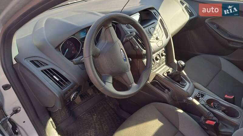Хэтчбек Ford Focus 2014 в Глухове