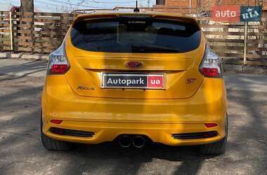 Хэтчбек Ford Focus 2013 в 