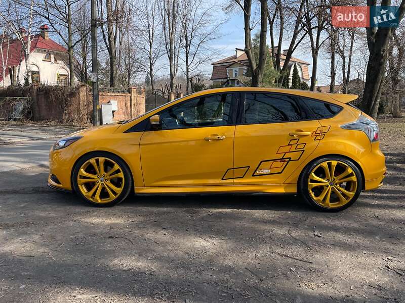 Хэтчбек Ford Focus 2013 в Киеве