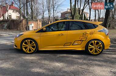 Хэтчбек Ford Focus 2013 в 