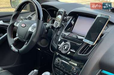 Хэтчбек Ford Focus 2013 в 