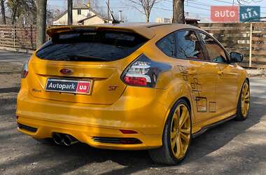 Хэтчбек Ford Focus 2013 в 