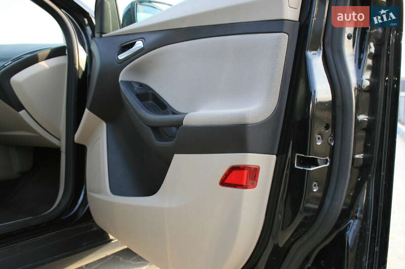Хэтчбек Ford Focus 2014 в Киеве фото 27 Хэтчбек Ford Focus 2014 в Киеве