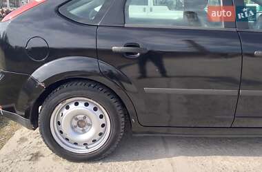 Хэтчбек Ford Focus 2005 в 