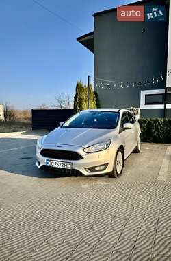 Хэтчбек Ford Focus 2015 в 