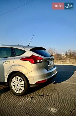 Хэтчбек Ford Focus 2015 в 