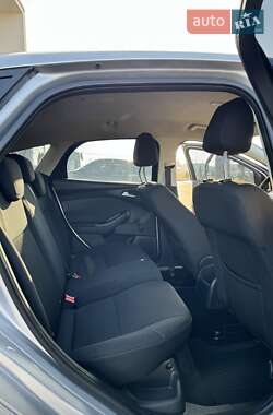Хэтчбек Ford Focus 2015 в 