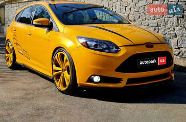 Хэтчбек Ford Focus 2013 в 