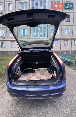 Хэтчбек Ford Focus 2011 в 