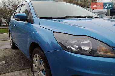 Хэтчбек Ford Focus 2010 в 