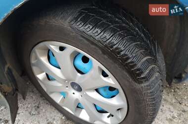 Хэтчбек Ford Focus 2010 в 