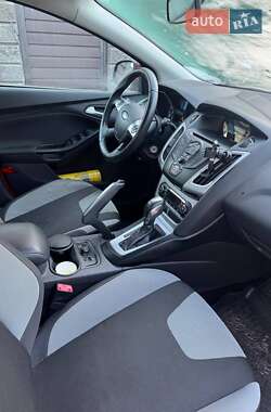 Хэтчбек Ford Focus 2013 в 