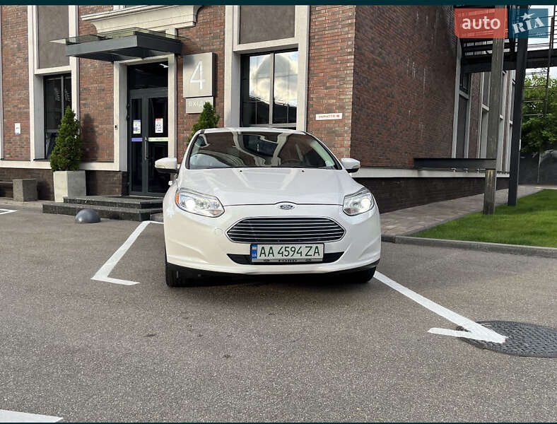 Хэтчбек Ford Focus 2013 в Киеве фото 2 Хэтчбек Ford Focus 2013 в Киеве