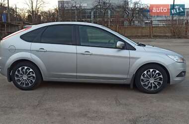 Хэтчбек Ford Focus 2011 в 