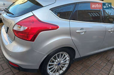 Хэтчбек Ford Focus 2013 в 